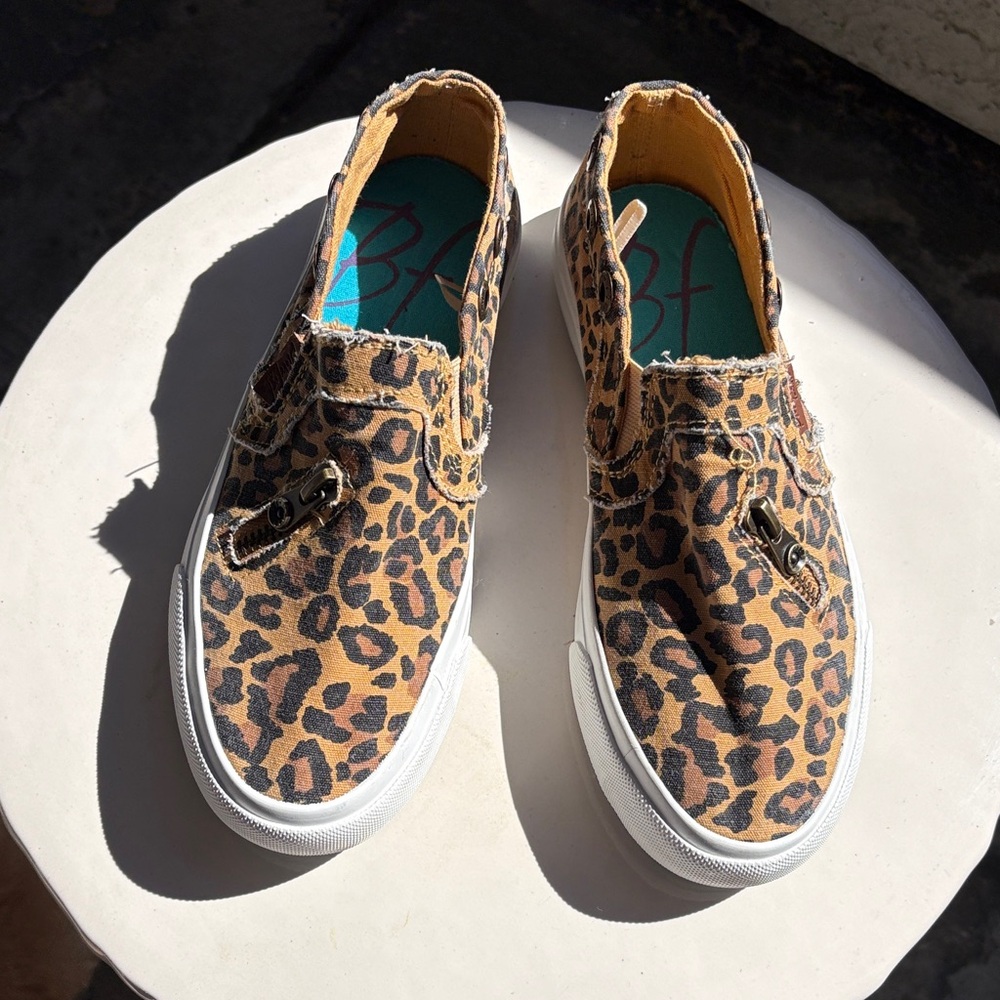 Blowfish Malibu Cheetah Print Slip-On Loafers Distressed Casual SZ 5.5
